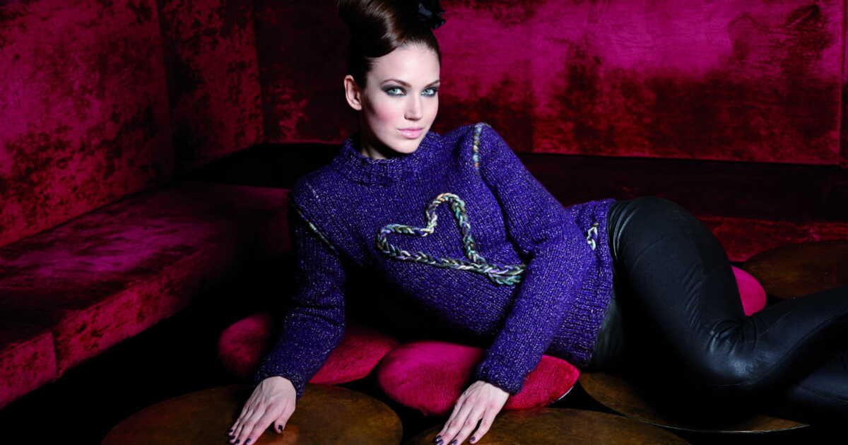 La tendance indémodable du pull cœur pour femme