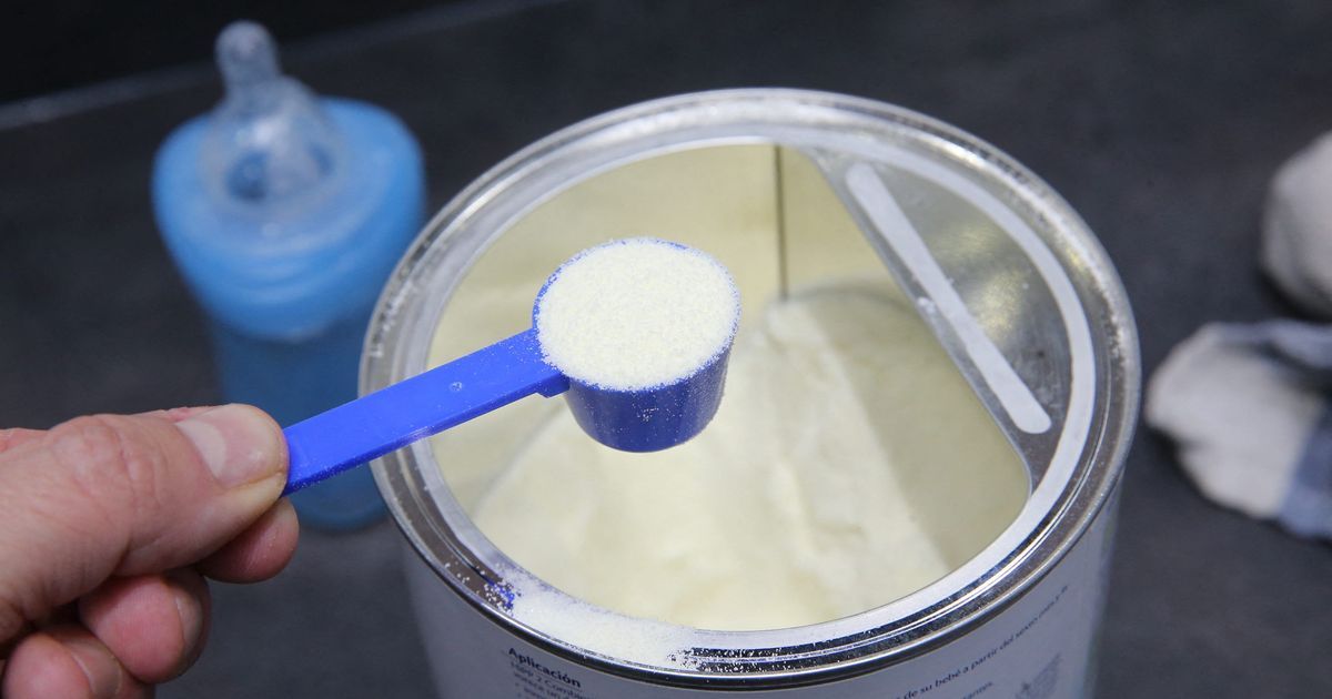 Lait infantile : retrait d'un lot de Novalac après des cas de vomissements chez des nourrissons