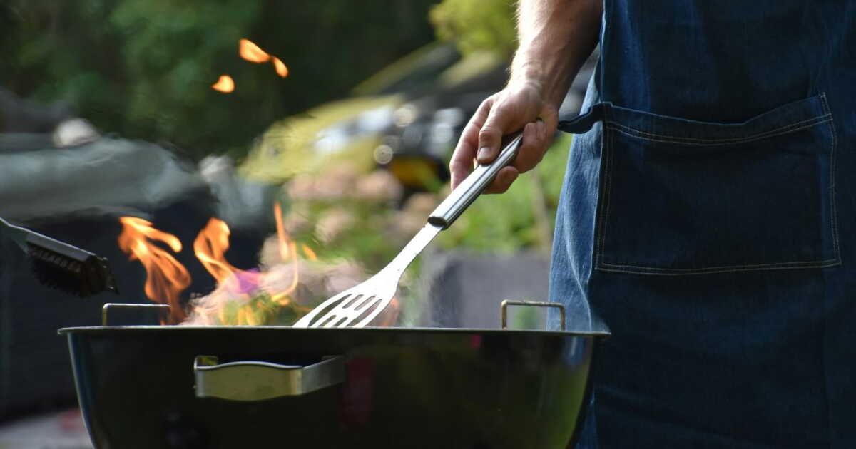 le barbecue Weber à moitié prix : l'accessoire idéal pour vos grillades d'été
