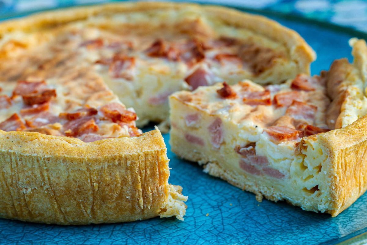 La quiche lorraine sous le feu des projecteurs : fromage ou pas fromage ?