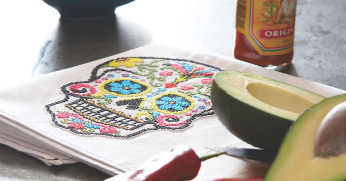 L'art du point de croix réinvente le style avec humour