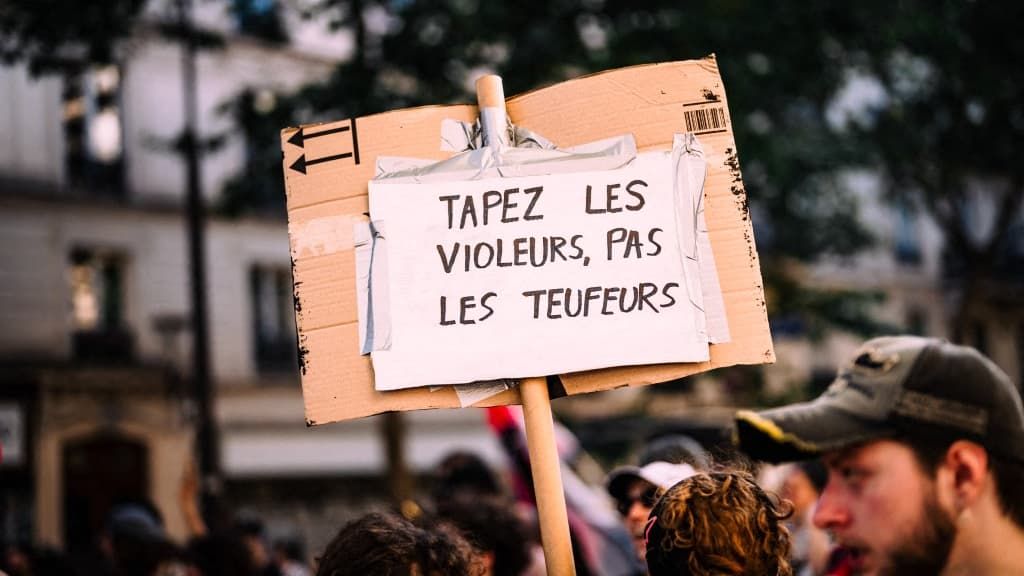 Des milliers de manifestants unis pour défendre les free parties en France
