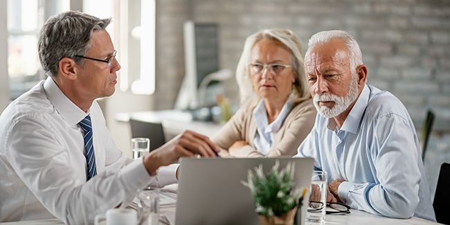 Découvrir les avantages du courtier en mutuelle santé pour les seniors
