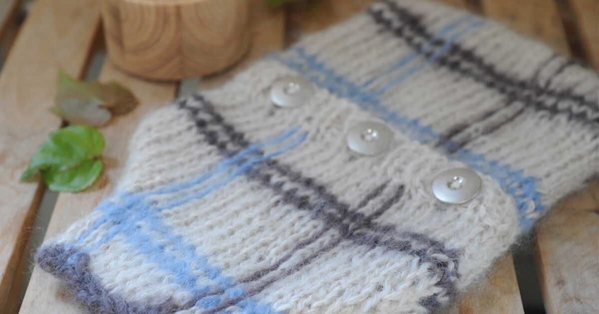 Des cache-bouillottes à tricoter pour un hiver douillet
