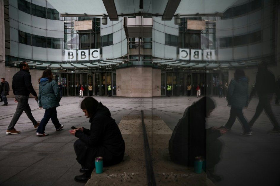 La BBC se restructure : 550 postes en danger d'ici 2027