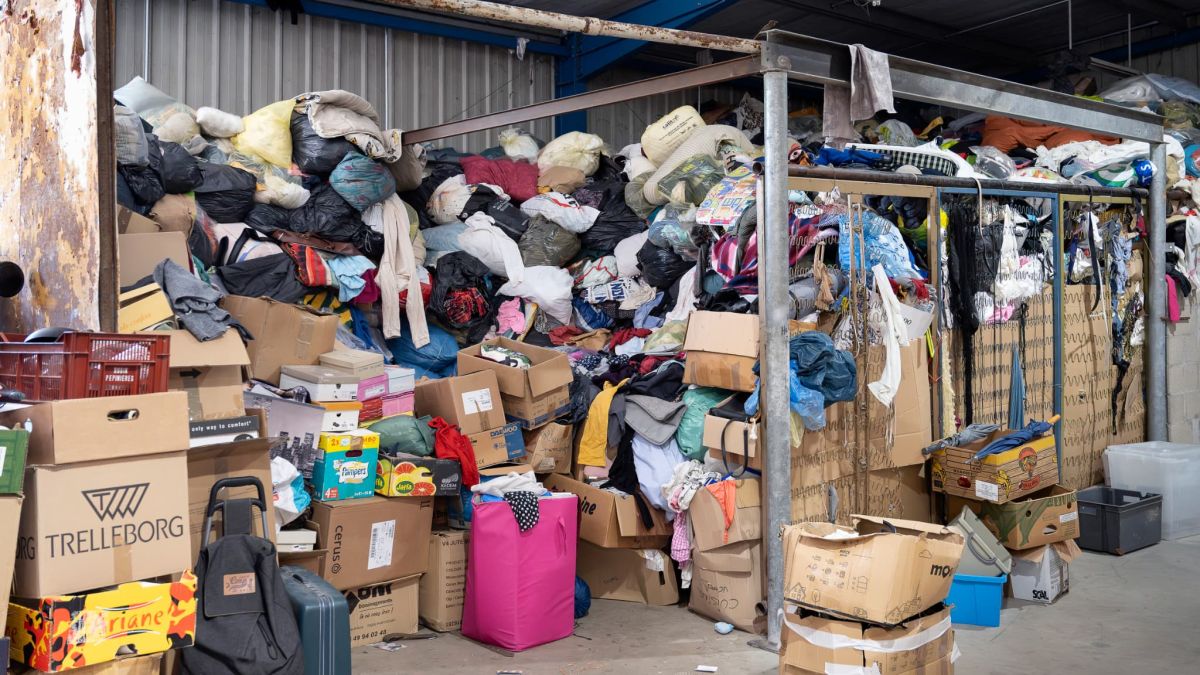 Les Français achètent 3,6 milliards de vêtements neufs en 2025 : un phénomène inédit