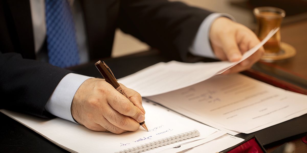Saisir le juge aux affaires familiales sans avocat : un parcours accessible ?