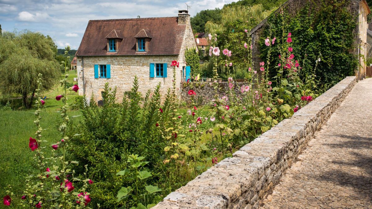 Construire sur le terrain familial : qui sera le propriétaire de la maison ?
