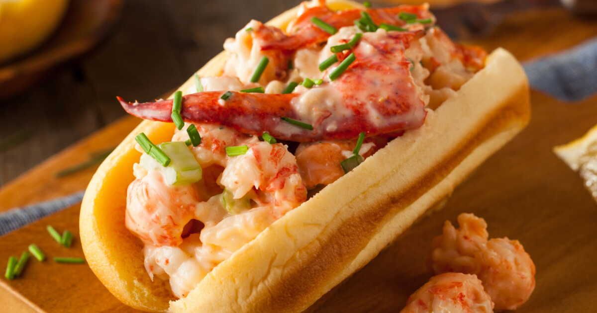 Découvrez comment préparer un lobster roll maison au goût de Boston