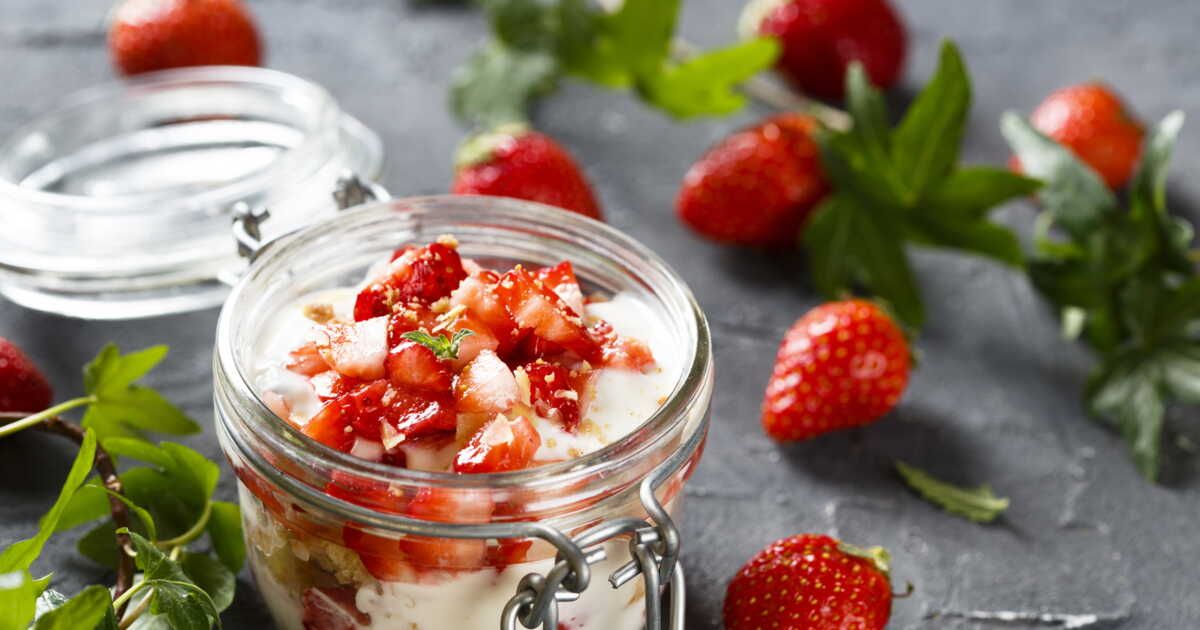 Le tiramisu à la fraise et au citron de Cyril Lignac : un délice estival à ne pas manquer