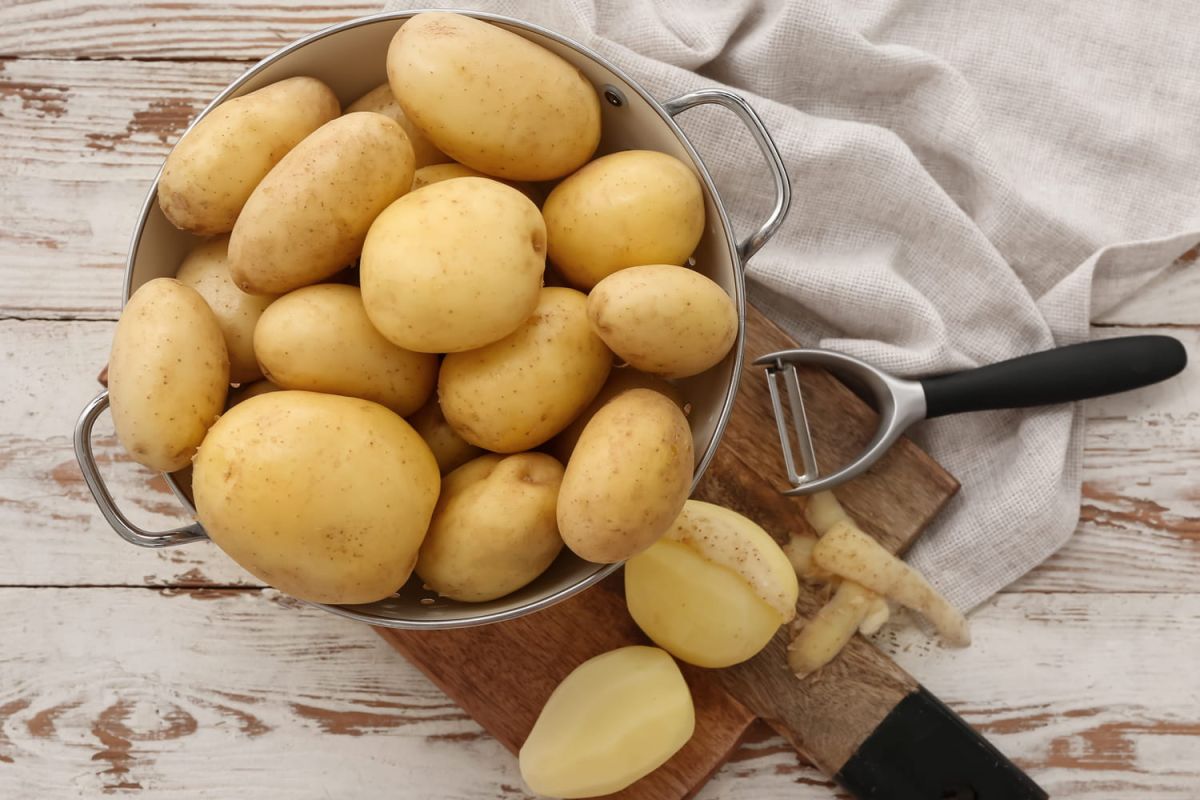 Pourquoi éviter de manger la peau des pommes de terre : les dangers cachés