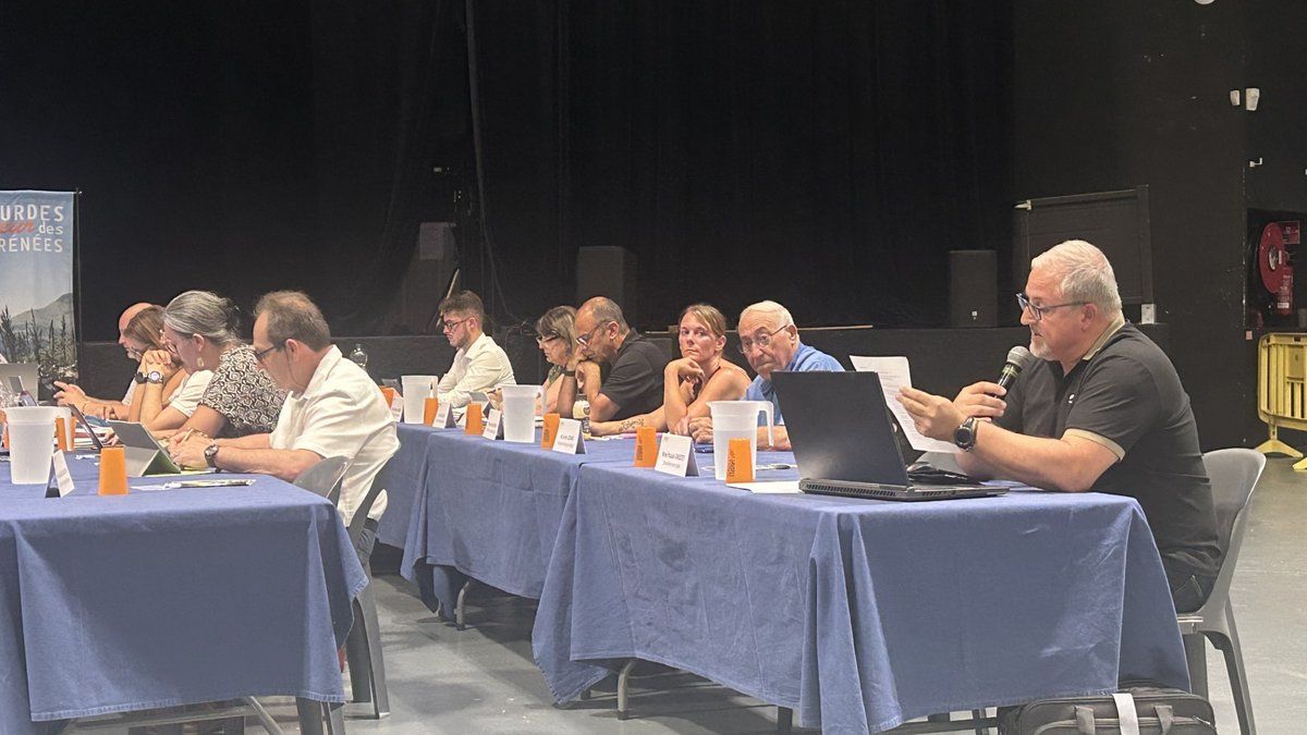 Tensions palpables au conseil municipal de Lourdes : un élu claque la porte