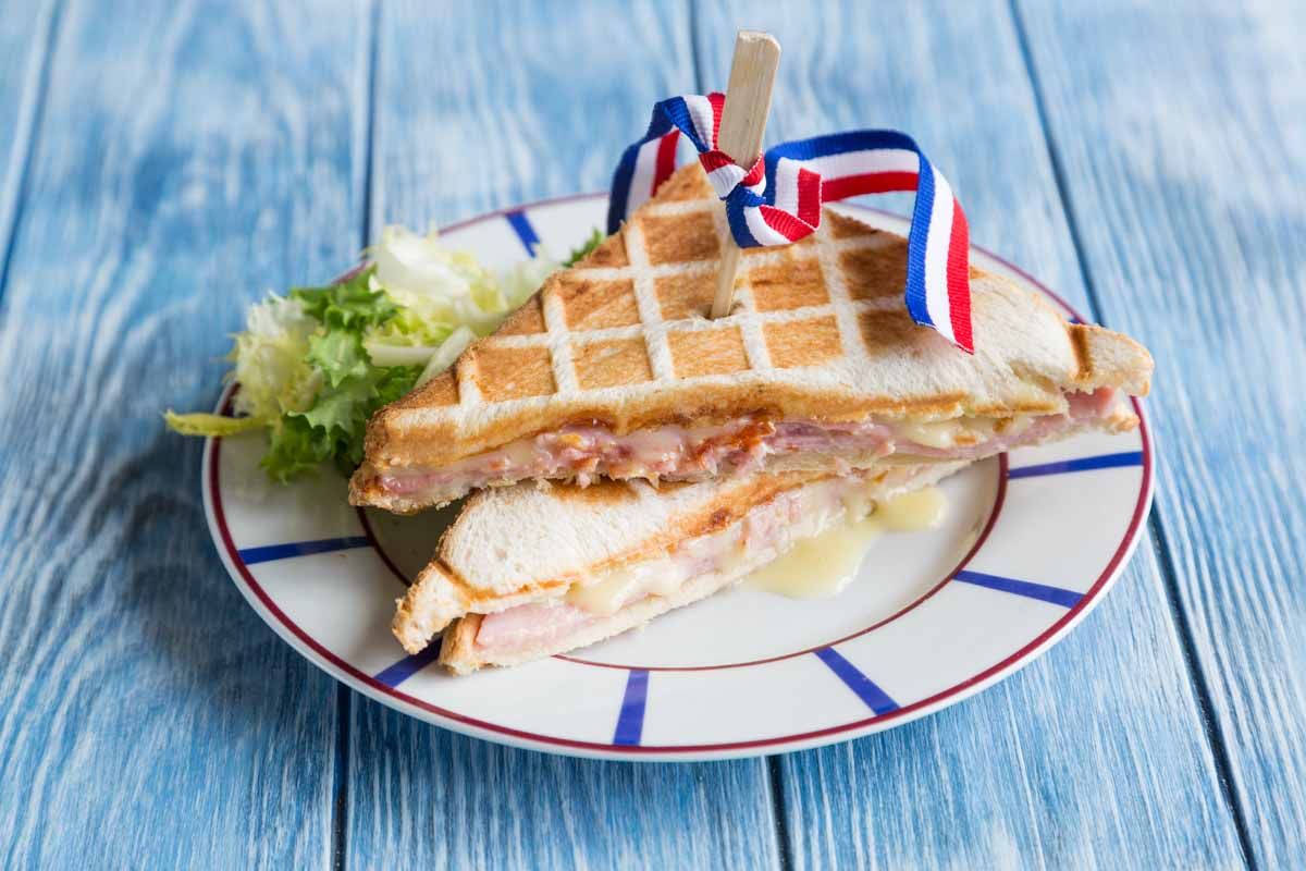 Un croque au jambon et camembert pour soutenir la France