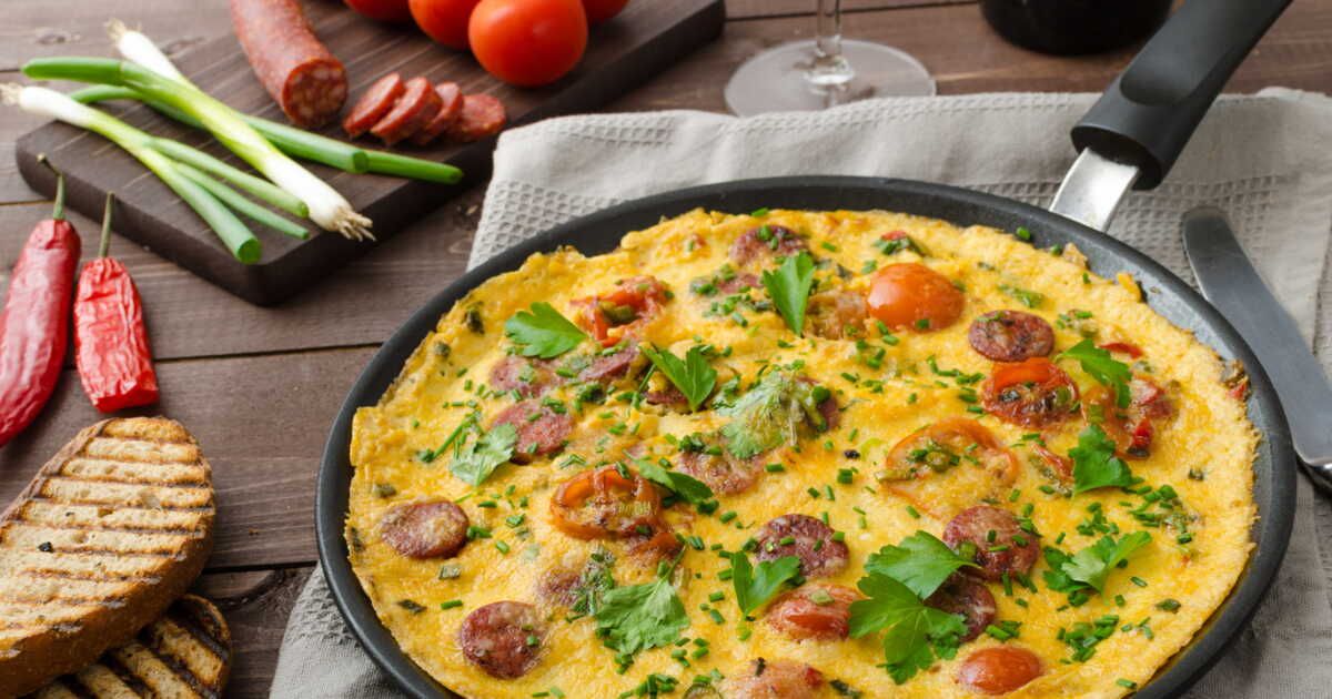 Omelette poivrons et merguez : une recette de Laurent Mariotte à la plancha