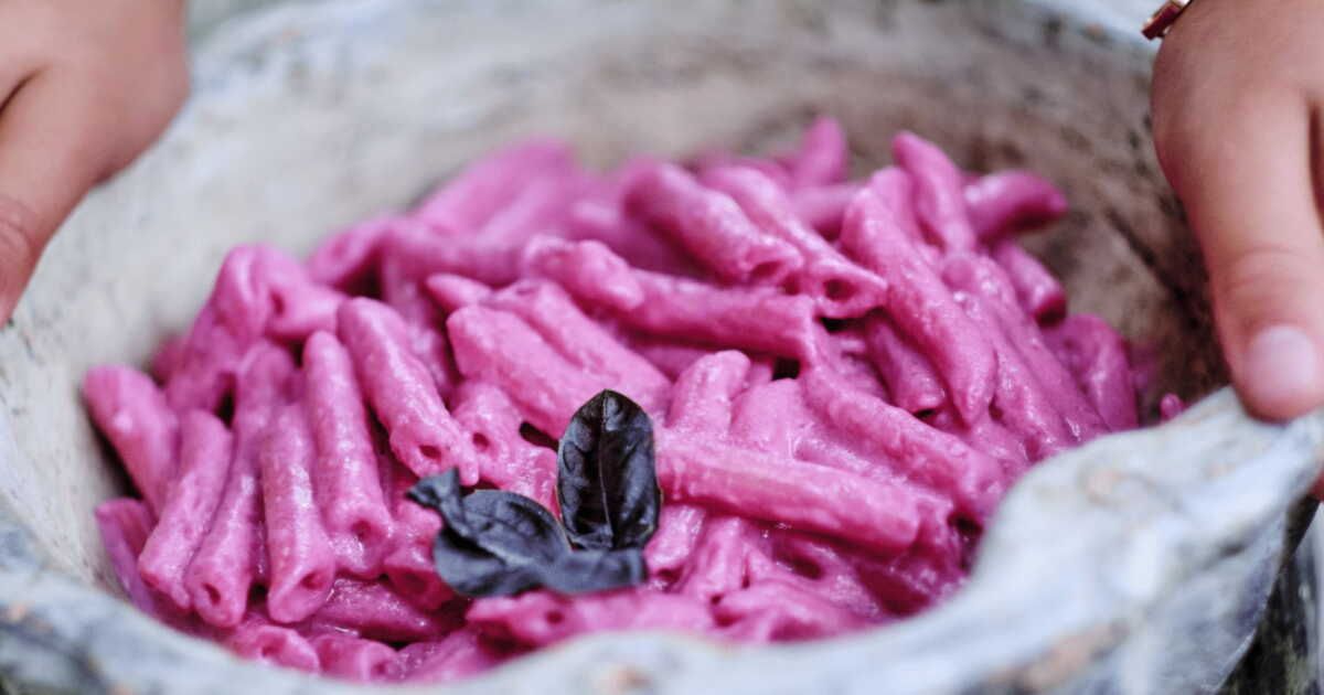 Célébrons la journée mondiale des pâtes avec la recette gourmande de Simone Zanoni