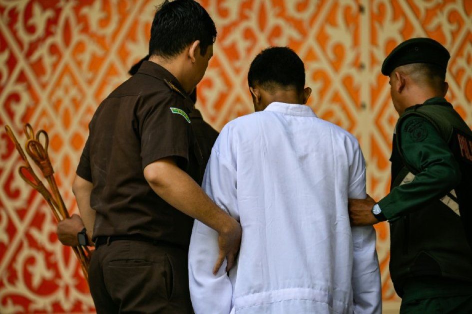 La flagellation publique d'un couple indonésien suscite l'indignation