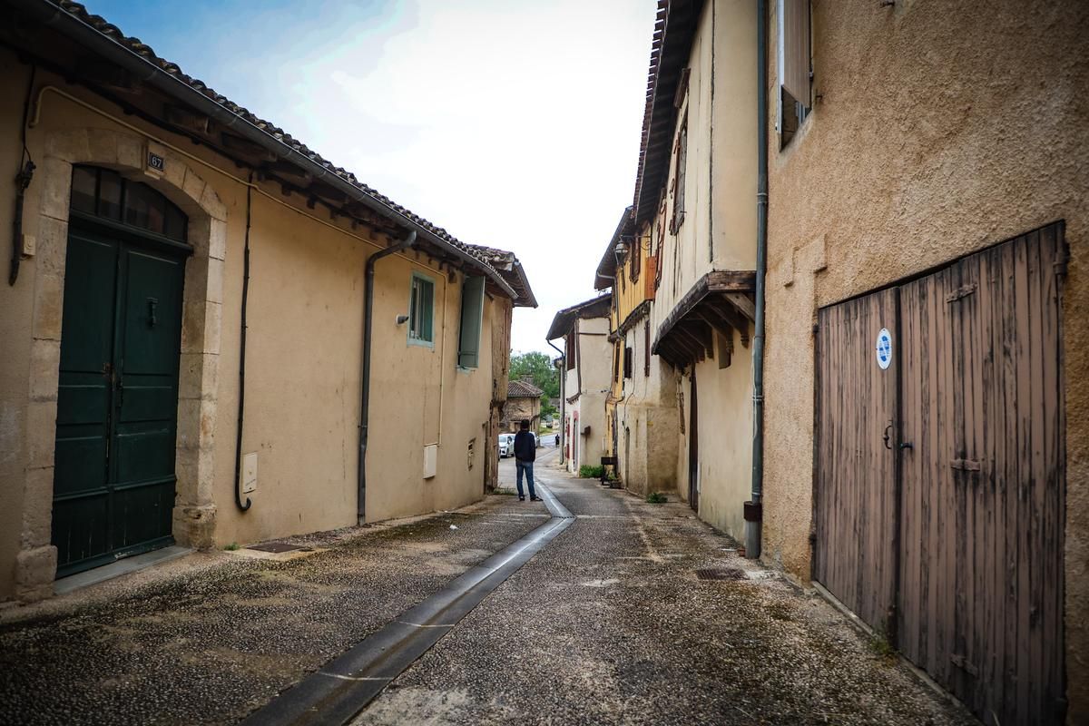 L'affaire Lyhanna : Jérôme Barella, suspect clé, assiste à une perquisition chez lui