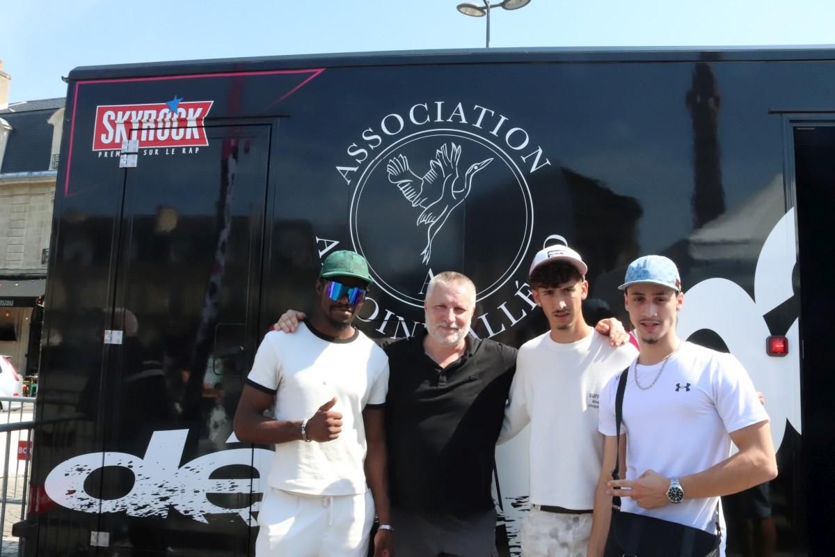 « Sur la route, ta vie, c’est plus à toi qu’elle appartient » : à Bordeaux, de jeunes rappeurs écrivent et chantent sur les dangers routiers