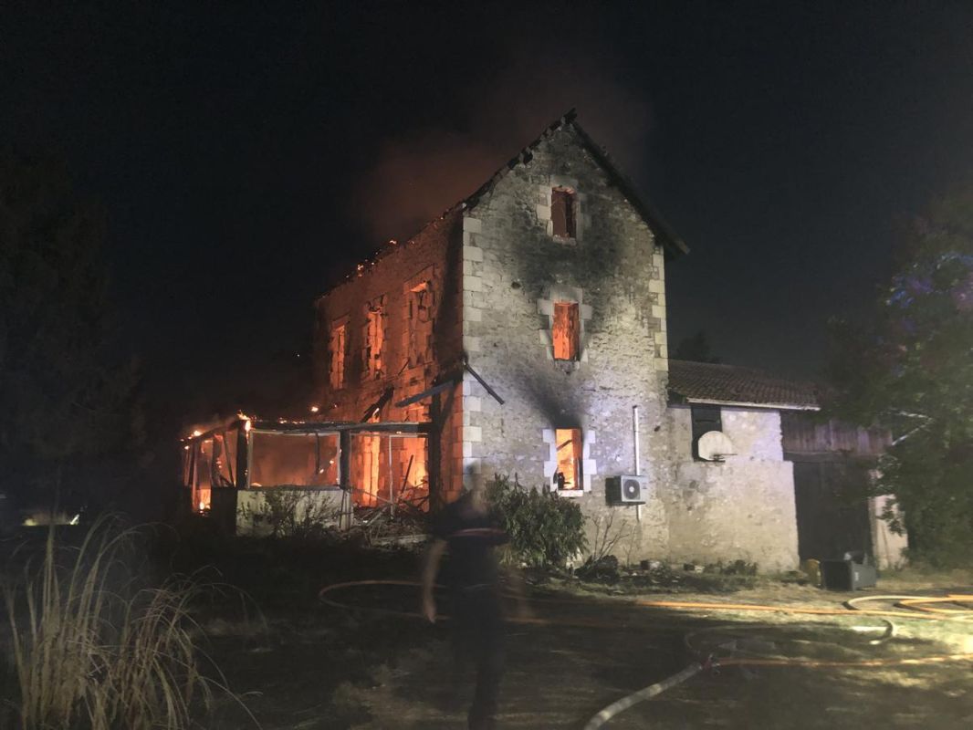 Un incendie ravage une maison en Lot-et-Garonne : un mystérieux ancien musicien introuvable