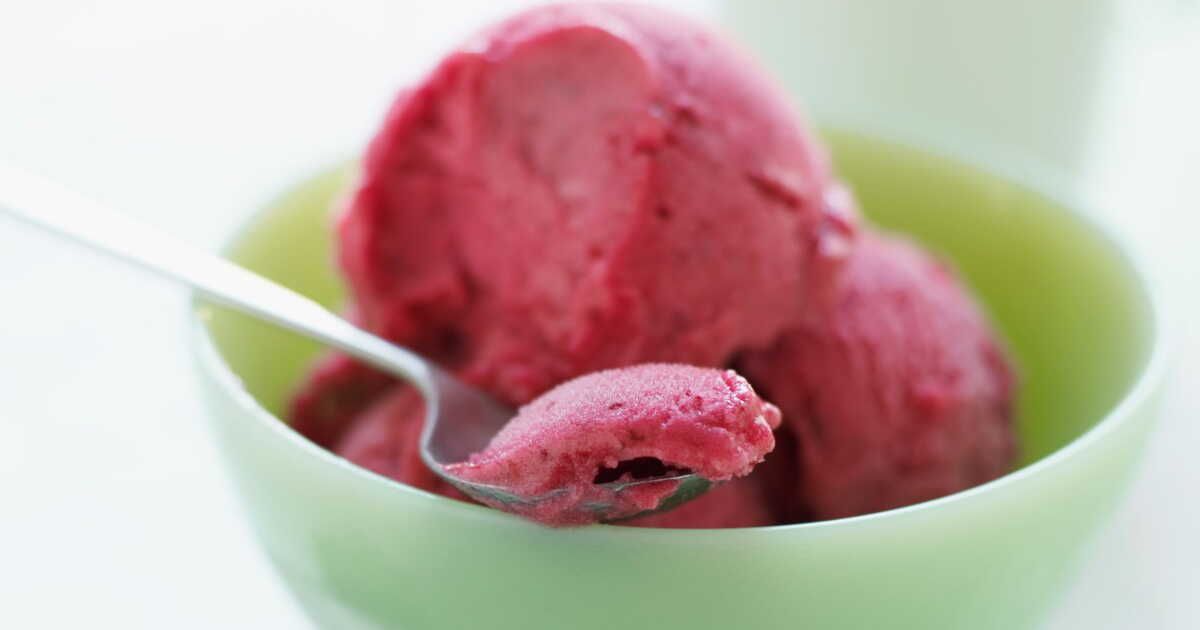 une crème glacée maison sans sucre en seulement 2 minutes