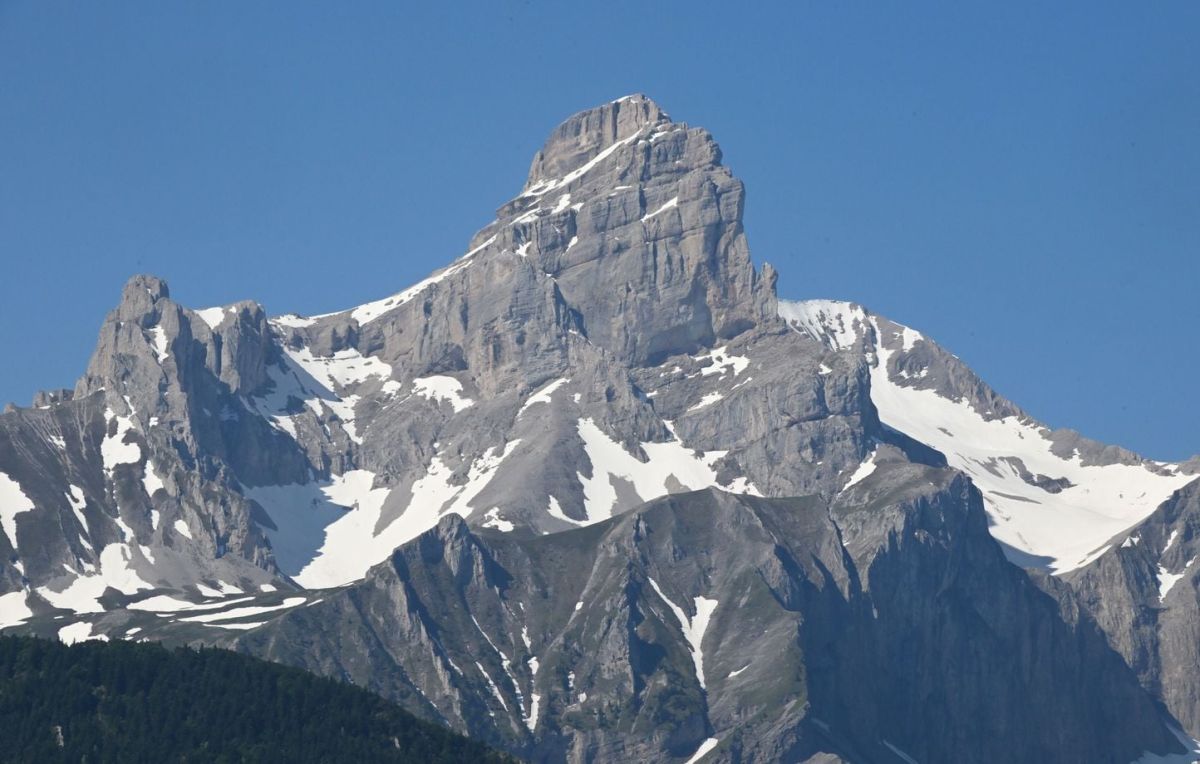 Drame dans les Alpes : deux alpinistes roumains trouvés sans vie