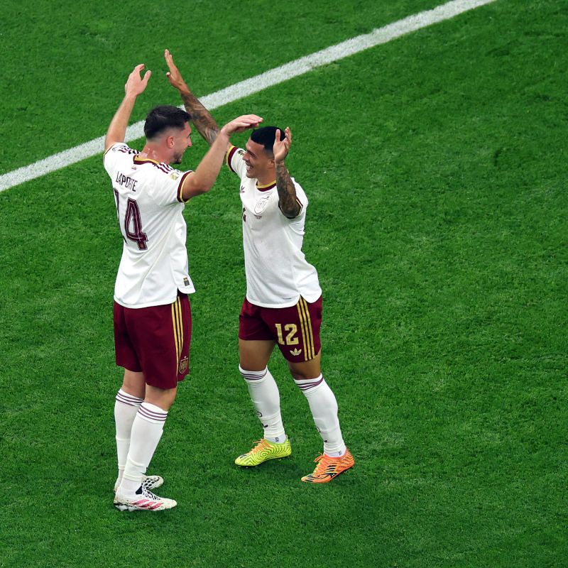 Un but magistral de Pedro Porro enfonce la France en demi-finale de Coupe du monde